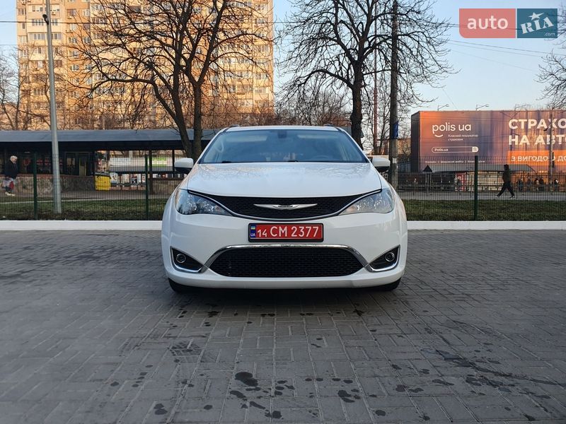 Минивэн Chrysler Pacifica 2020 в Киеве фото 17 Минивэн Chrysler Pacifica 2020 в Киеве