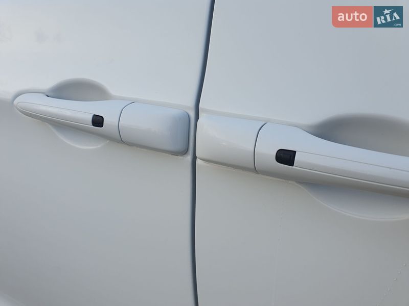 Минивэн Chrysler Pacifica 2020 в Киеве фото 20 Минивэн Chrysler Pacifica 2020 в Киеве