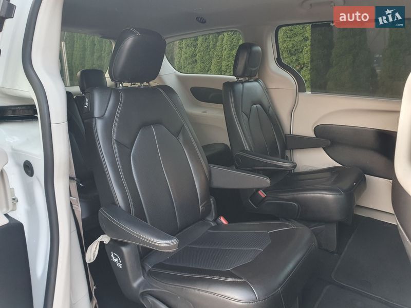 Минивэн Chrysler Pacifica 2020 в Киеве фото 30 Минивэн Chrysler Pacifica 2020 в Киеве