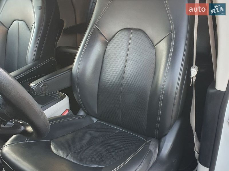 Минивэн Chrysler Pacifica 2020 в Киеве фото 25 Минивэн Chrysler Pacifica 2020 в Киеве