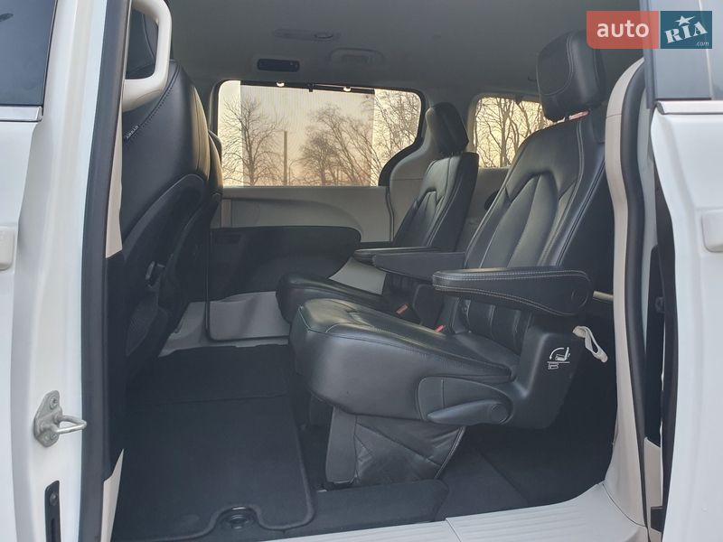 Минивэн Chrysler Pacifica 2020 в Киеве фото 26 Минивэн Chrysler Pacifica 2020 в Киеве