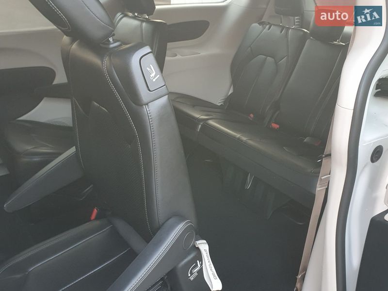 Минивэн Chrysler Pacifica 2020 в Киеве фото 27 Минивэн Chrysler Pacifica 2020 в Киеве