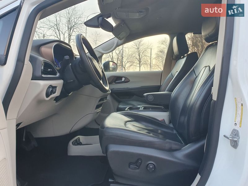 Минивэн Chrysler Pacifica 2020 в Киеве фото 24 Минивэн Chrysler Pacifica 2020 в Киеве