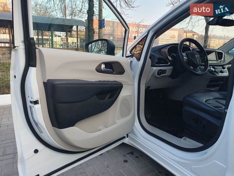 Минивэн Chrysler Pacifica 2020 в Киеве фото 23 Минивэн Chrysler Pacifica 2020 в Киеве