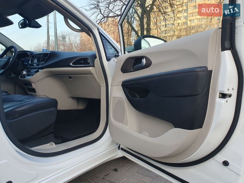 Минивэн Chrysler Pacifica 2020 в Киеве фото 33 Минивэн Chrysler Pacifica 2020 в Киеве