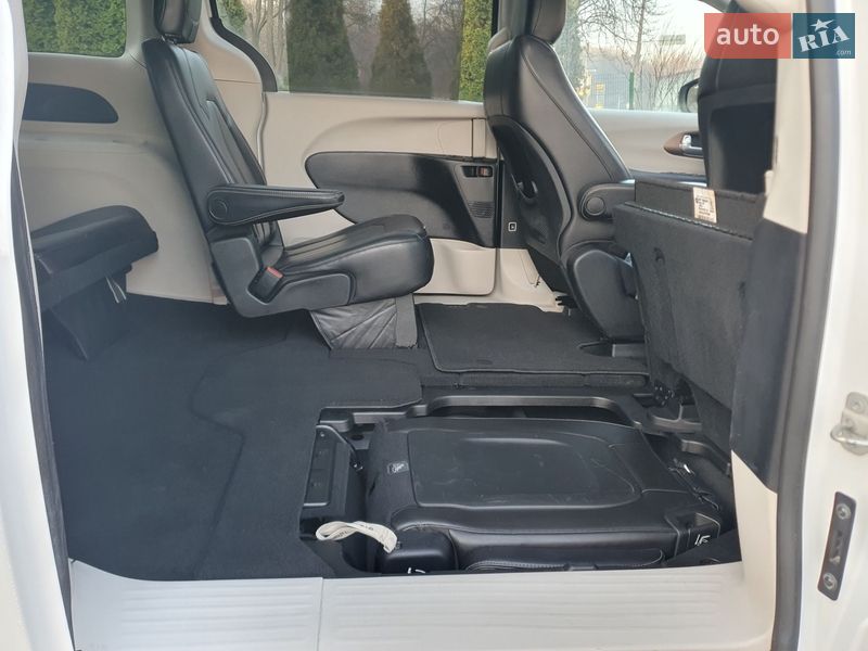 Минивэн Chrysler Pacifica 2020 в Киеве фото 38 Минивэн Chrysler Pacifica 2020 в Киеве