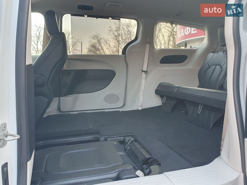 Минивэн Chrysler Pacifica 2020 в Киеве фото 41 Минивэн Chrysler Pacifica 2020 в Киеве