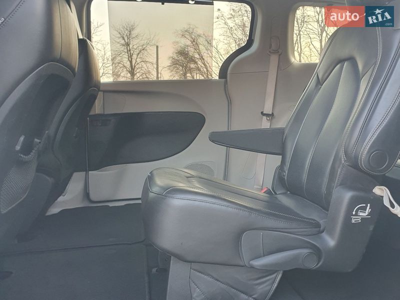 Минивэн Chrysler Pacifica 2020 в Киеве фото 40 Минивэн Chrysler Pacifica 2020 в Киеве