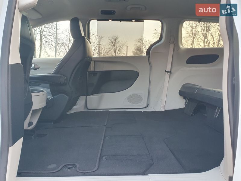 Минивэн Chrysler Pacifica 2020 в Киеве фото 42 Минивэн Chrysler Pacifica 2020 в Киеве