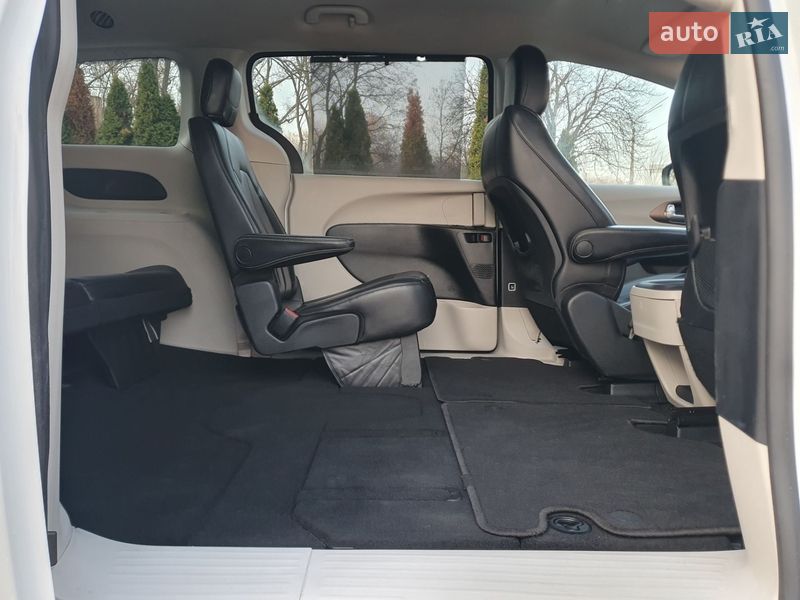 Минивэн Chrysler Pacifica 2020 в Киеве фото 39 Минивэн Chrysler Pacifica 2020 в Киеве
