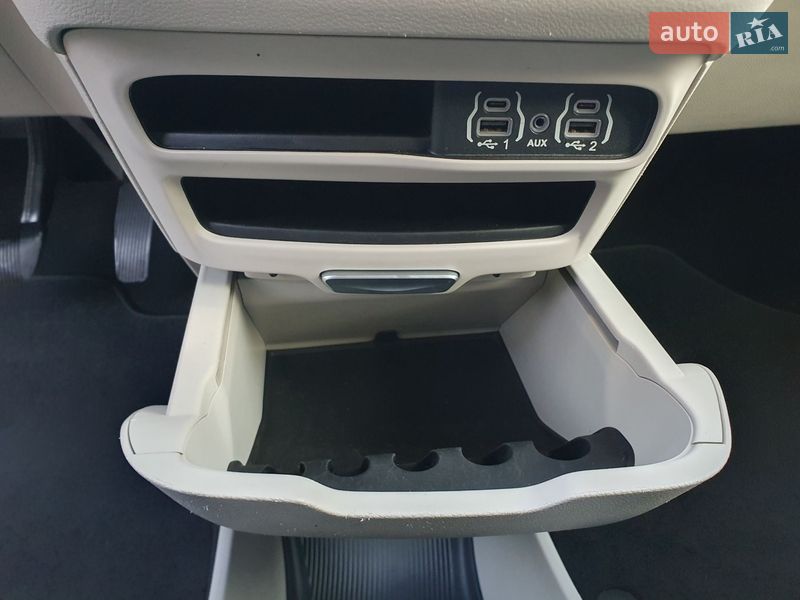 Минивэн Chrysler Pacifica 2020 в Киеве фото 68 Минивэн Chrysler Pacifica 2020 в Киеве