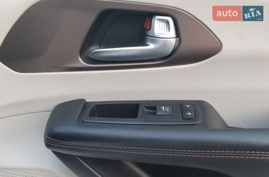 Минивэн Chrysler Pacifica 2020 в Киеве фото 64 Минивэн Chrysler Pacifica 2020 в Киеве