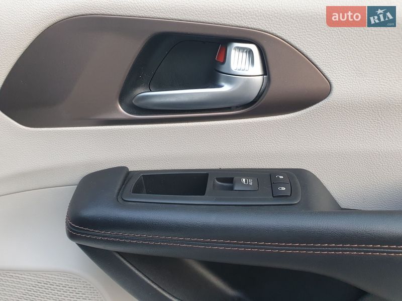 Минивэн Chrysler Pacifica 2020 в Киеве фото 64 Минивэн Chrysler Pacifica 2020 в Киеве