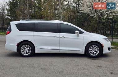 Мінівен Chrysler Pacifica 2017 в Хмельницькому фото 24 Мінівен Chrysler Pacifica 2017 в Хмельницькому