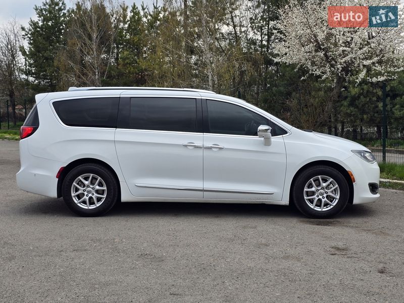 Мінівен Chrysler Pacifica 2017 в Хмельницькому фото 24 Мінівен Chrysler Pacifica 2017 в Хмельницькому