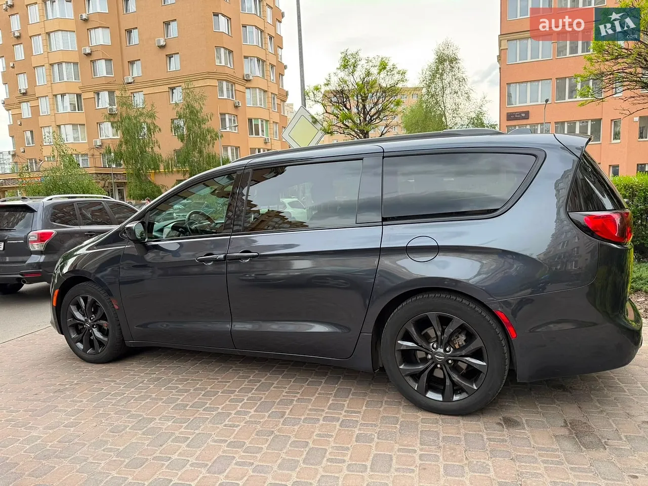 2019 Chrysler Pacifica - мініатюра 2