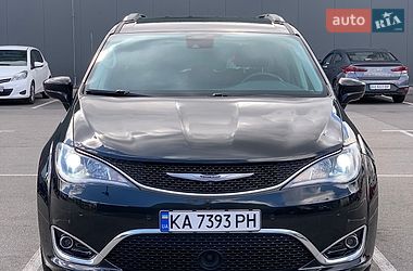 Минивэн Chrysler Pacifica 2018 в Киеве