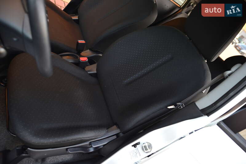 Хетчбек Citroen C-Zero 2013 в Луцьку фото 24 Хетчбек Citroen C-Zero 2013 в Луцьку