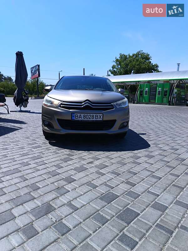 Седан Citroen C4