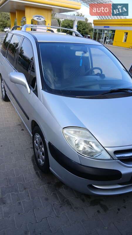 Мінівен Citroen C8