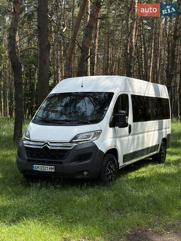 Грузопассажирский фургон Citroen Jumper