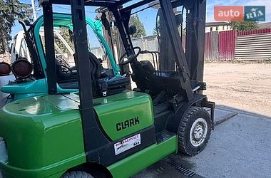 Вилочний навантажувач Clark CDP 2007 в Чемерівцях