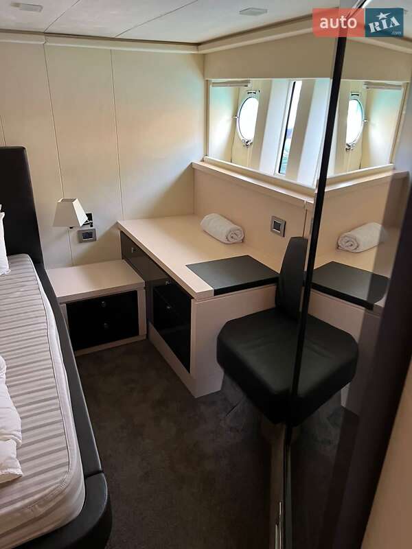 Моторная яхта Cranchi Flybridge 2012 в Киеве