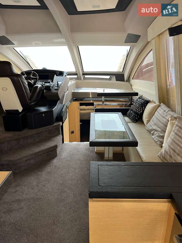 Моторная яхта Cranchi Flybridge 2012 в Киеве