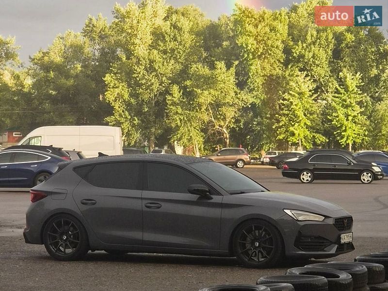 Хетчбек Cupra Leon
