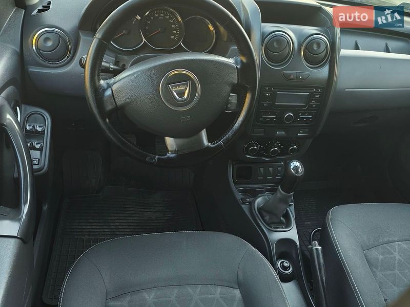 Внедорожник / Кроссовер Dacia Duster 2015 в Мене