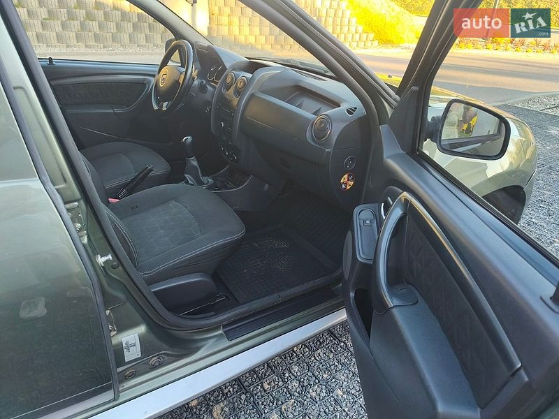 Внедорожник / Кроссовер Dacia Duster 2015 в Мене