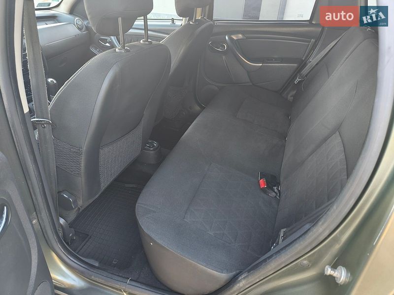 Внедорожник / Кроссовер Dacia Duster 2015 в Мене