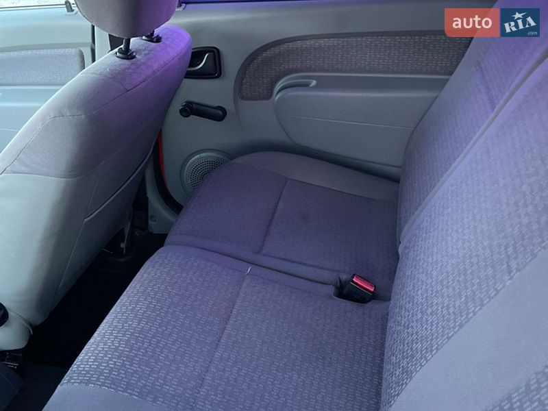 Седан Dacia Logan 2003 в Львове