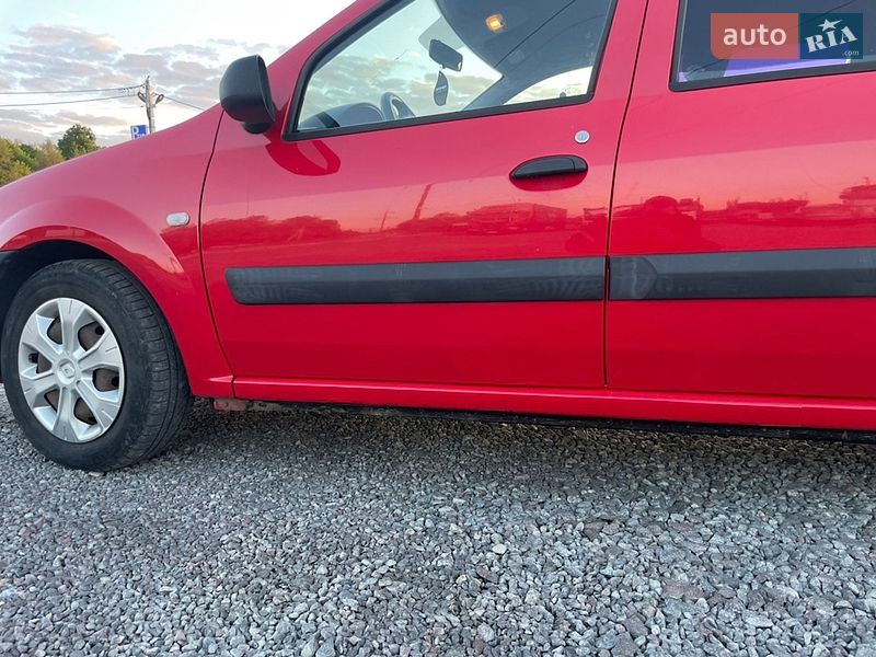 Седан Dacia Logan 2003 в Львове
