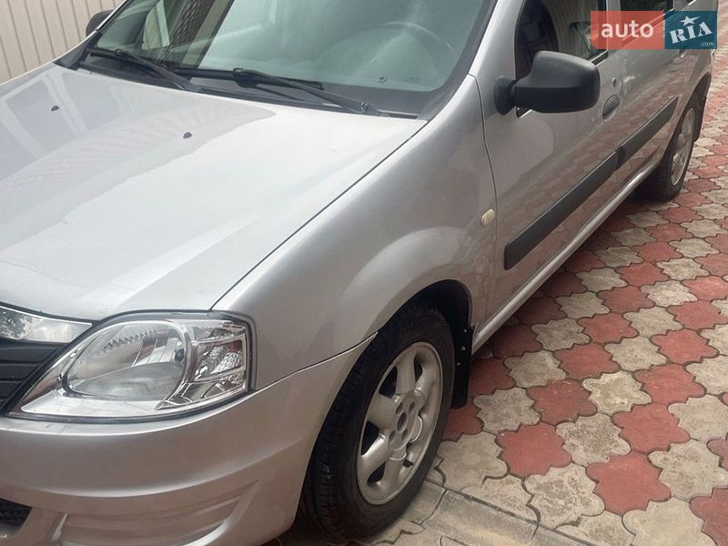 Седан Dacia Logan 2011 в Білогір'ї