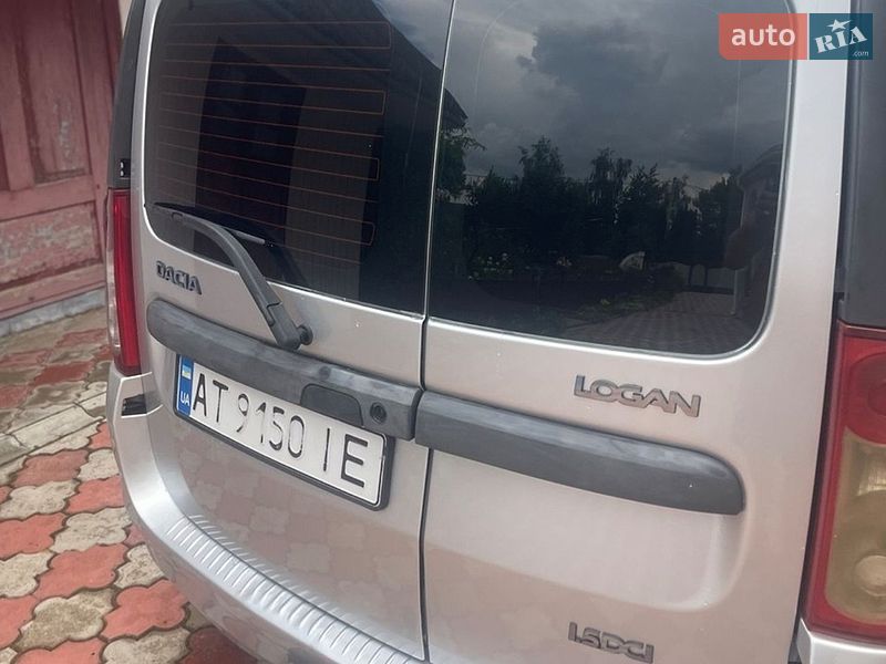 Седан Dacia Logan 2011 в Білогір'ї