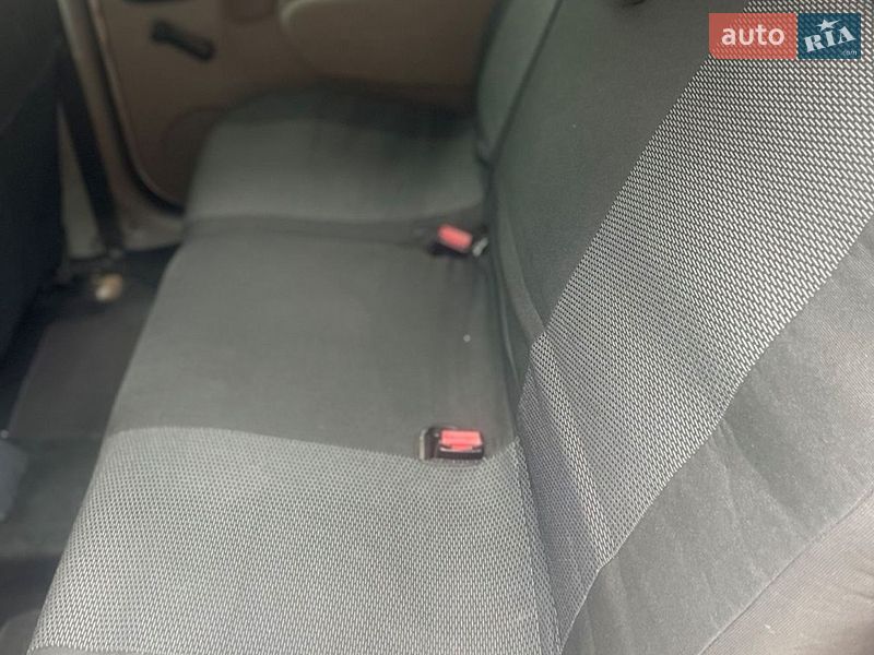 Седан Dacia Logan 2011 в Білогір'ї