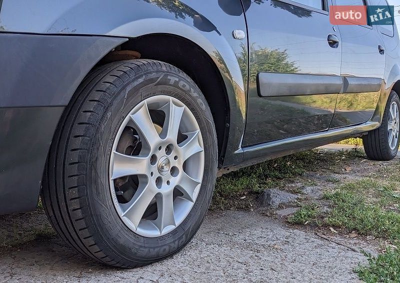 Седан Dacia Logan 2007 в Люботине