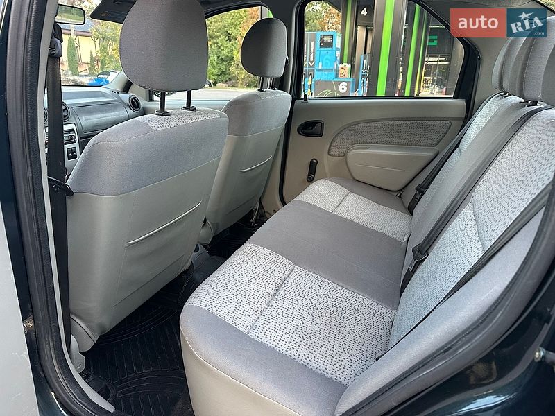 Седан Dacia Logan 2005 в Хмельницькому