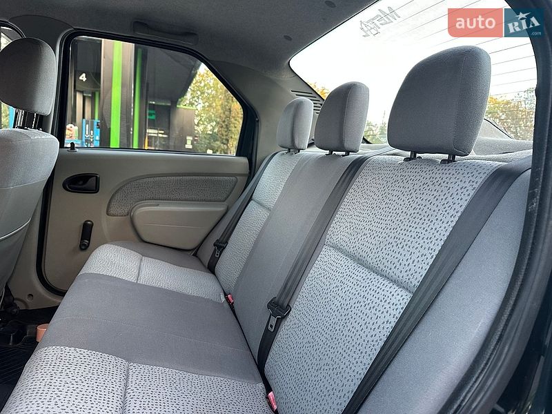 Седан Dacia Logan 2005 в Хмельницькому