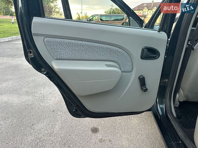 Седан Dacia Logan 2005 в Хмельницькому