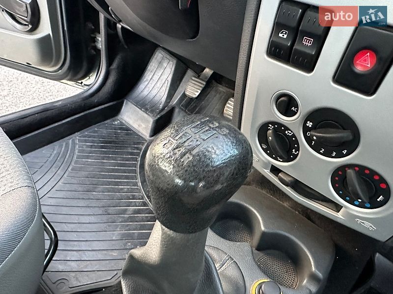 Седан Dacia Logan 2005 в Хмельницькому