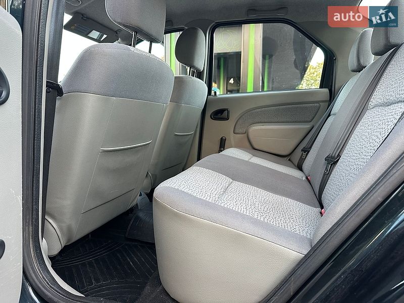 Седан Dacia Logan 2005 в Хмельницькому