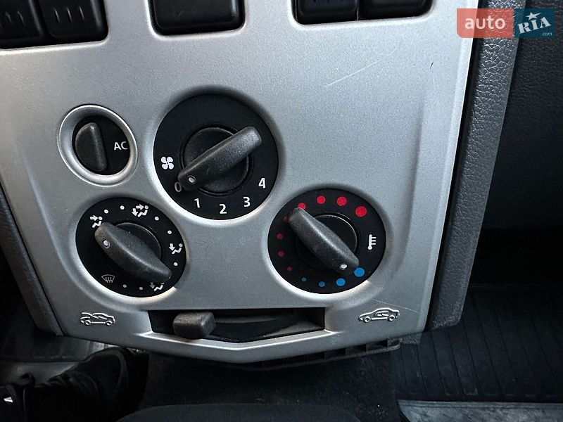 Седан Dacia Logan 2005 в Хмельницькому