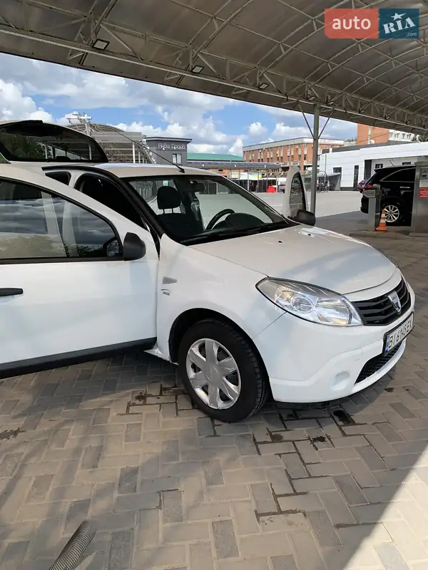 Dacia Sandero 2011