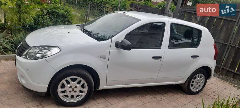 Хетчбек Dacia Sandero
