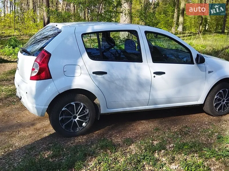 Dacia Sandero 2011
