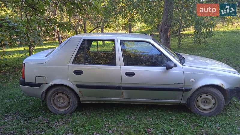 Седан Dacia Solenza