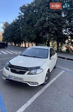 Daewoo Gentra  2014