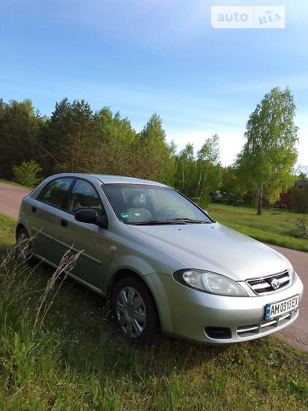 Хэтчбек Daewoo Lacetti